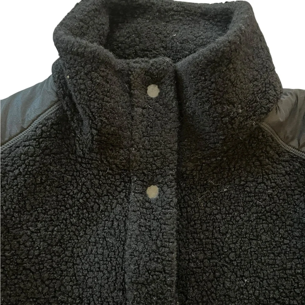 Lululemon Womens 4 Black Sherpa Button Up‎ Jacket